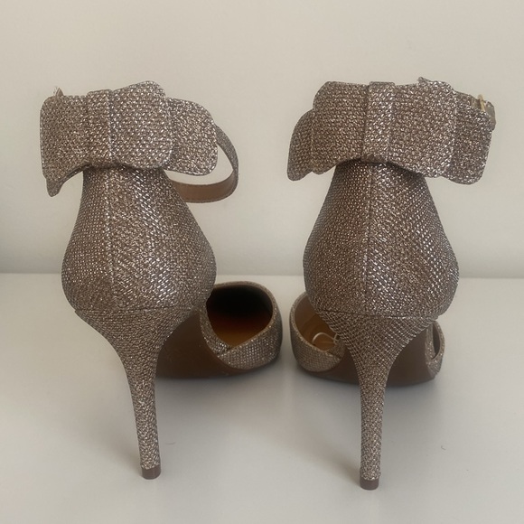 Jessica Simpson Lana High Heels Sz 9 Double Bow Ankle Strap Glittery Gold Pumps - Picture 3 of 15